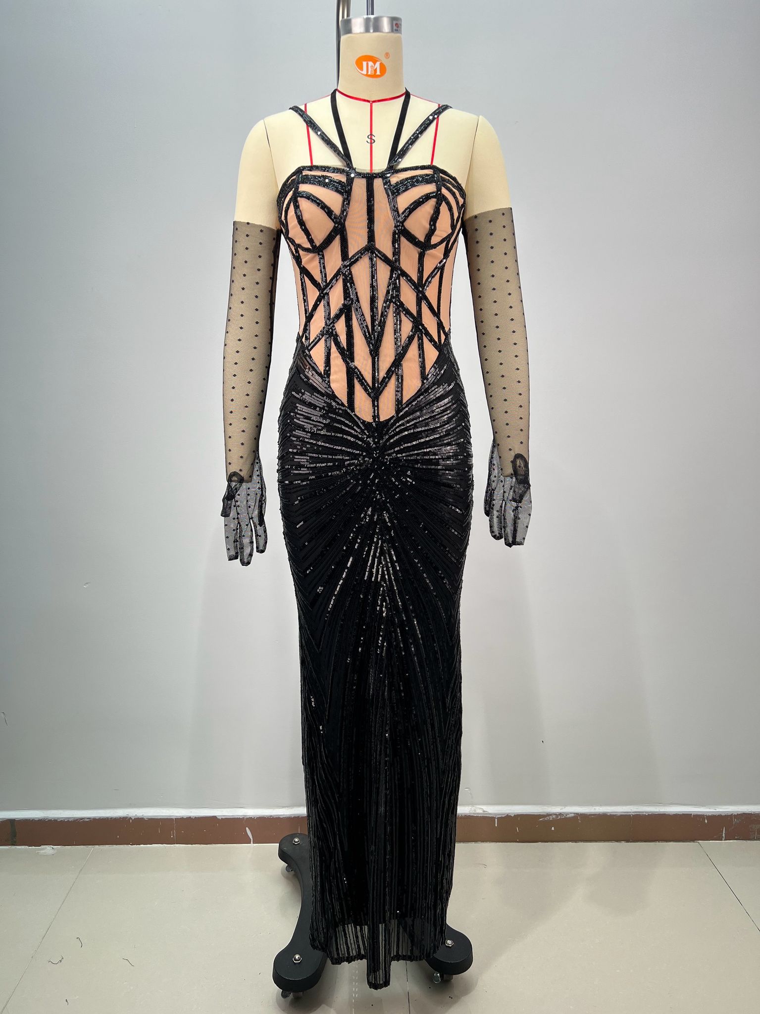 Rochie neagră din paiete cu mănuși - imagine 3
