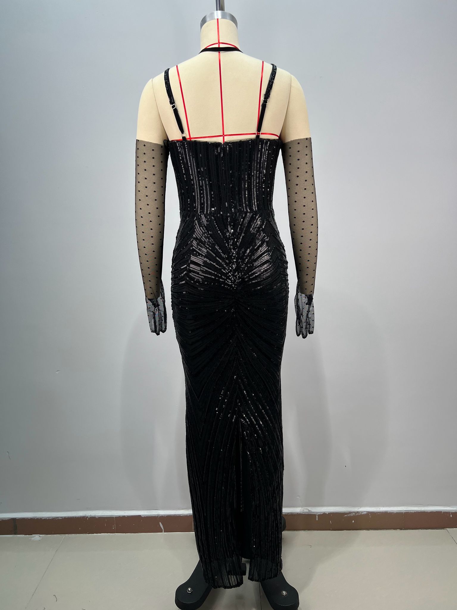Rochie neagră din paiete cu mănuși - imagine 7