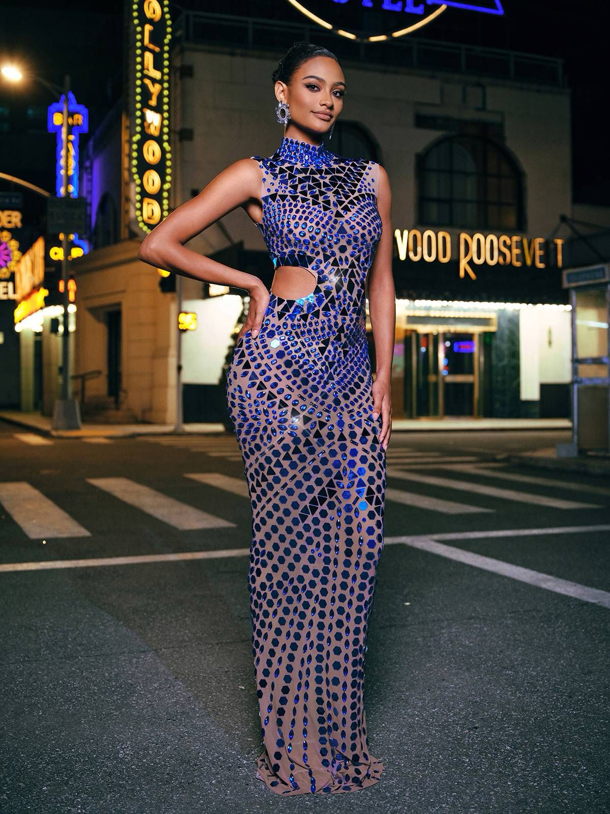 Rochie semi transparentă cu pietre albastre - imagine 3