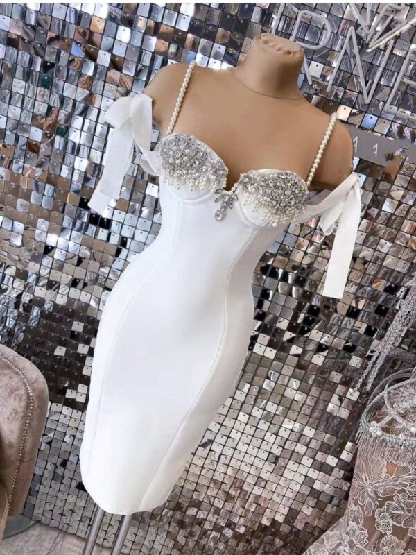 Rochie elegantă fără mâneci
