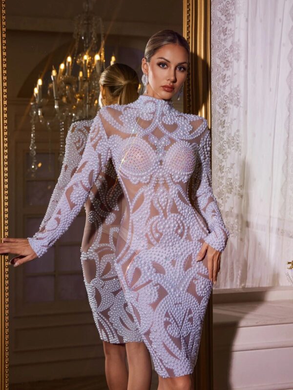 Rochie sexy decorată cu perle albe