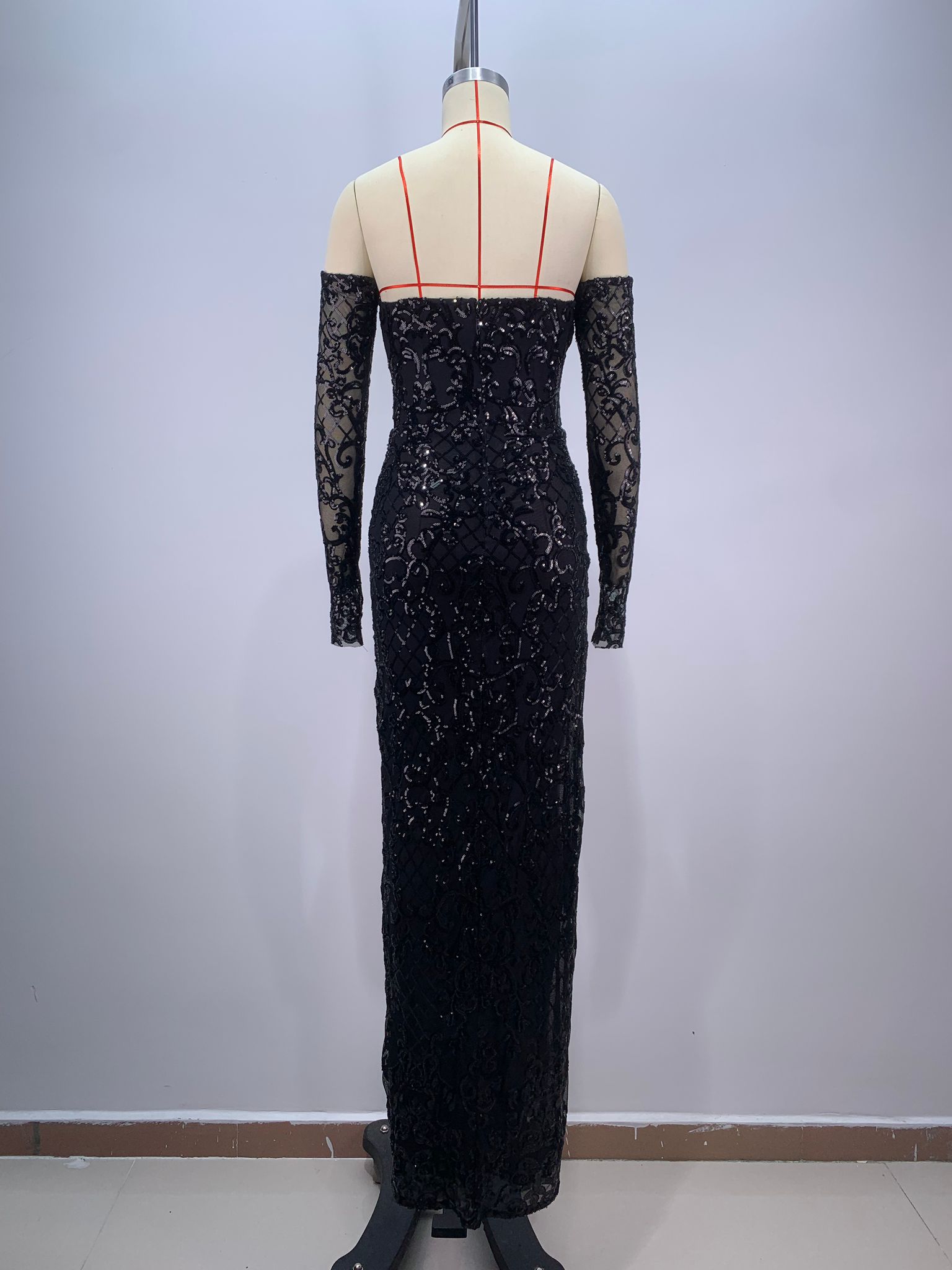 Rochie decorată cu paiete strălucitoare - imagine 4
