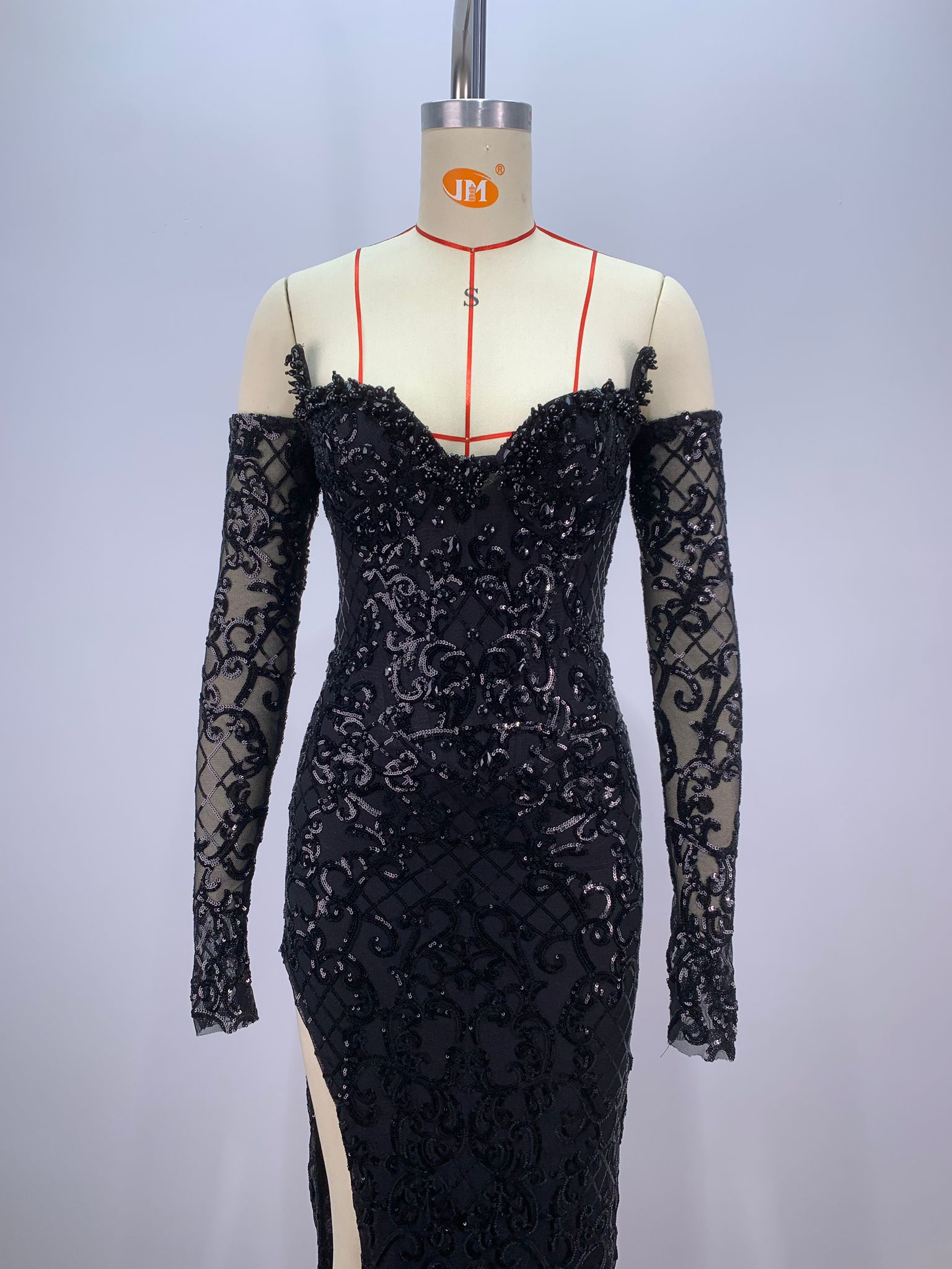 Rochie decorată cu paiete strălucitoare - imagine 2