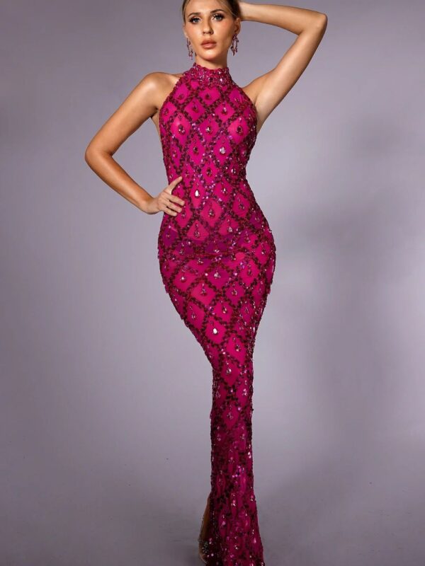 Rochie elegantă decorată cu diamante