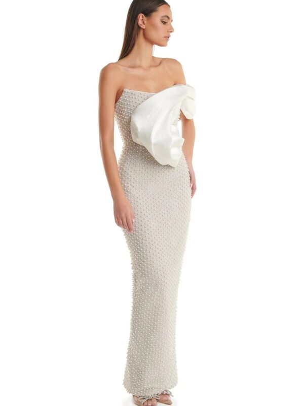 Rochie lungă albă fără mâneci