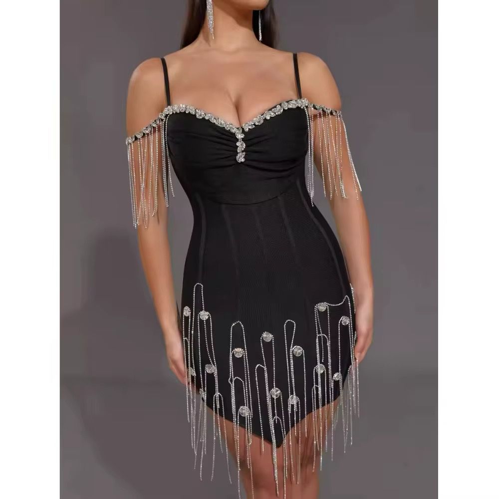 Rochie mini cu lanțuri și pietre argintii
