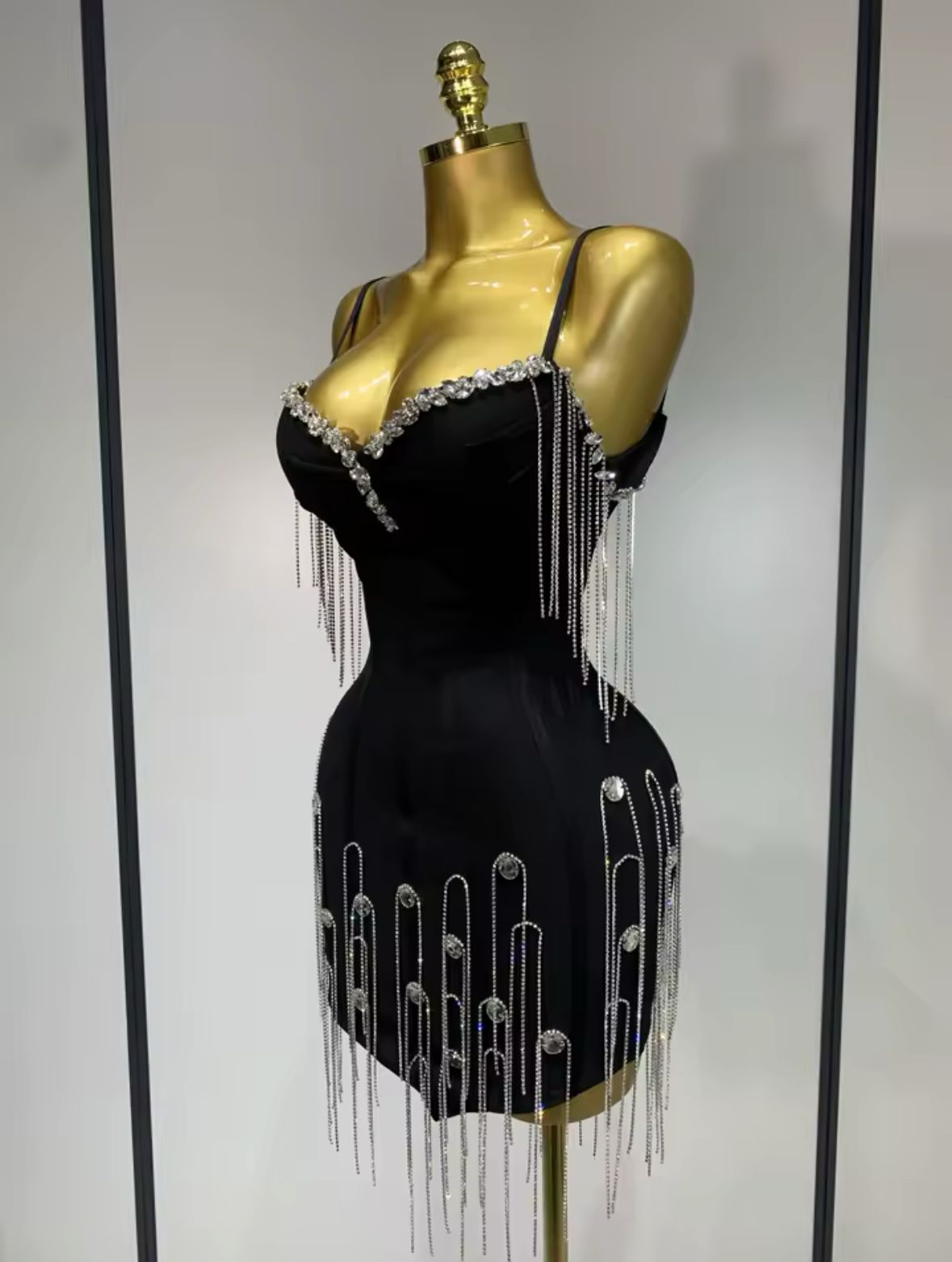 Rochie mini cu lanțuri și pietre argintii - imagine 2