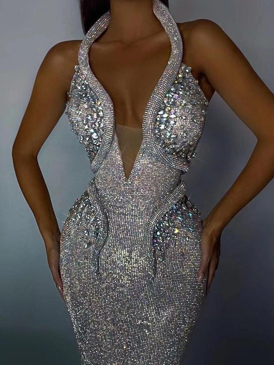 Rochie de ocazie decorată cu paiete și pietre argintii - imagine 2