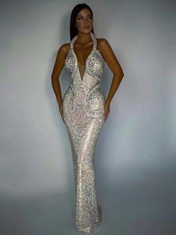 Rochie de ocazie decorată cu paiete și pietre argintii