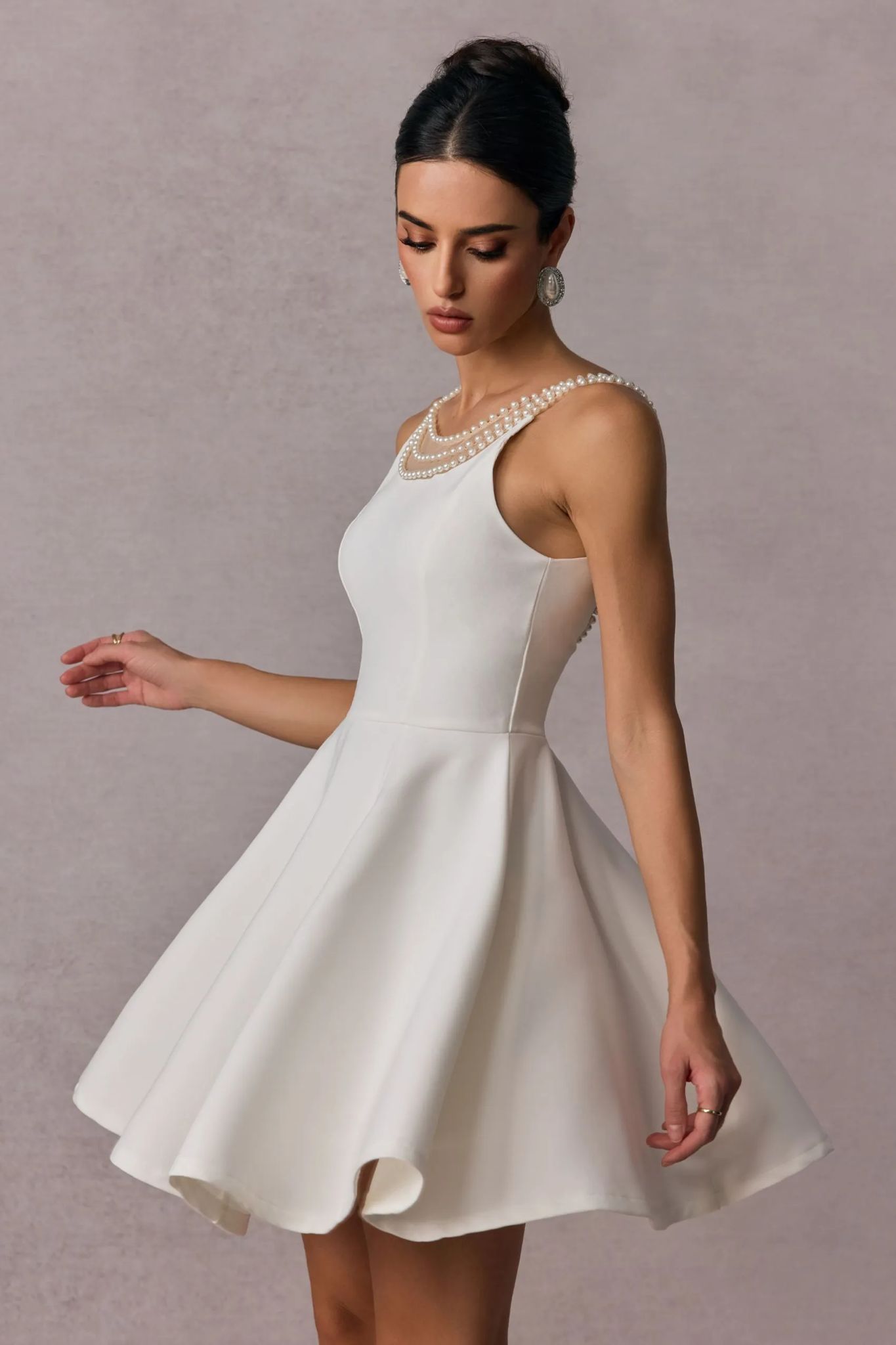 Rochie albă cu perle - imagine 3