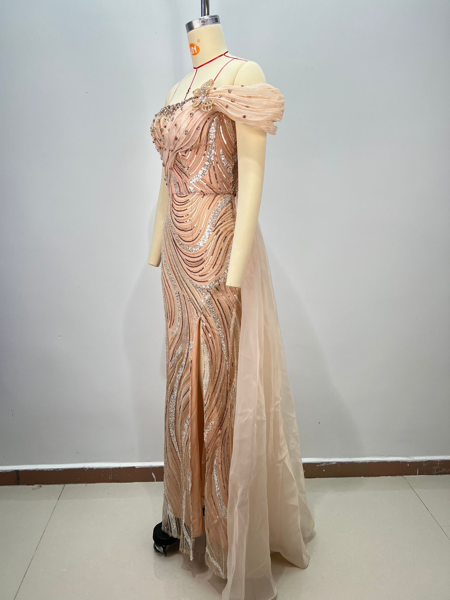 Rochie extravagantă de ocazii - imagine 3