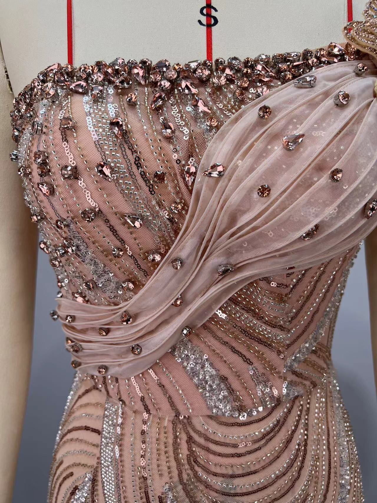 Rochie extravagantă de ocazii - imagine 5