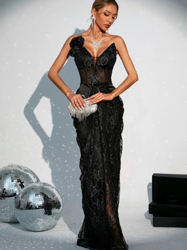 Rochie din dantelă cu corset