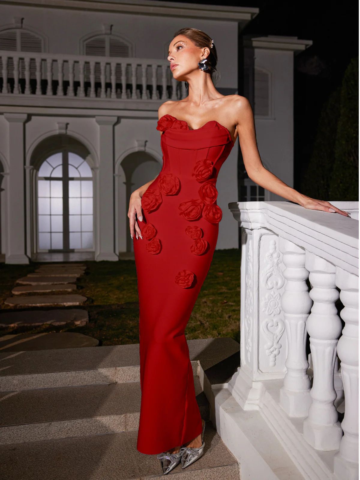 Rochie elegantă decorată cu trandafiri - imagine 12