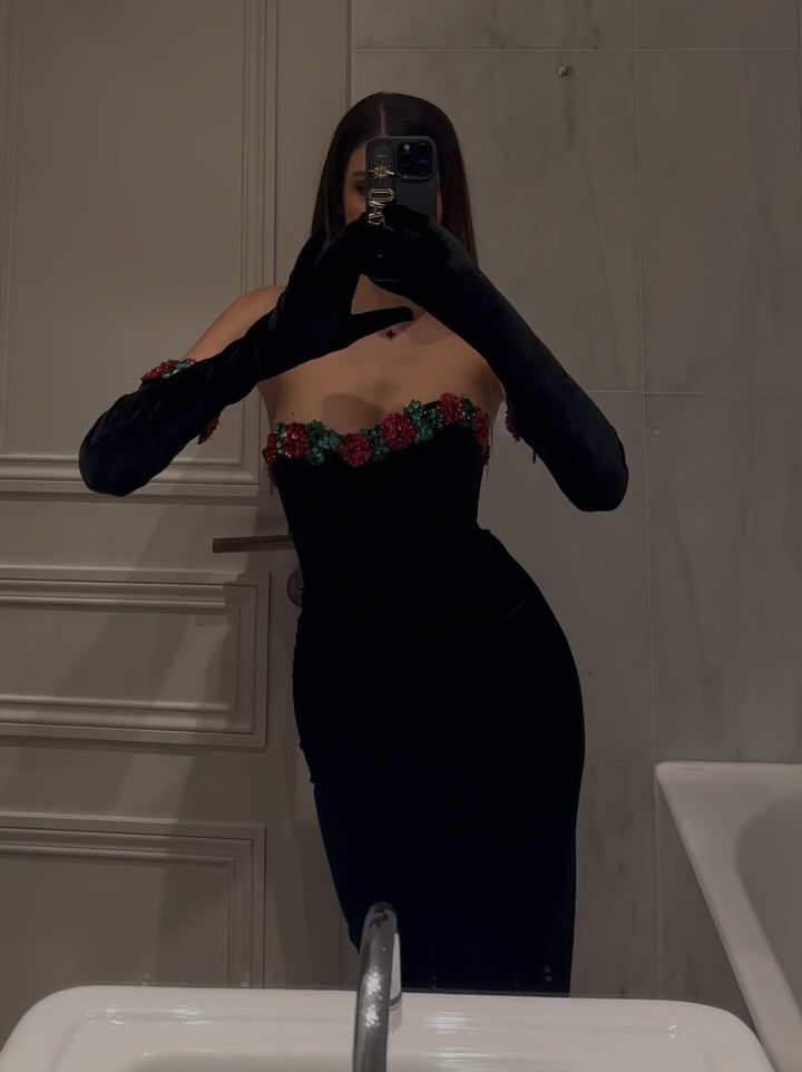 Rochie elegantă neagră cu mănuși - imagine 4