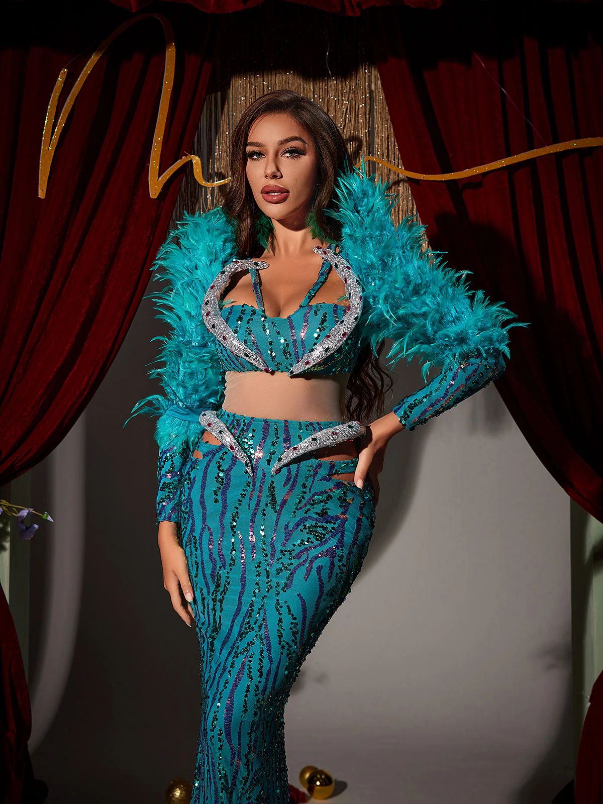 Rochie deosebită decorată cu pene - imagine 4