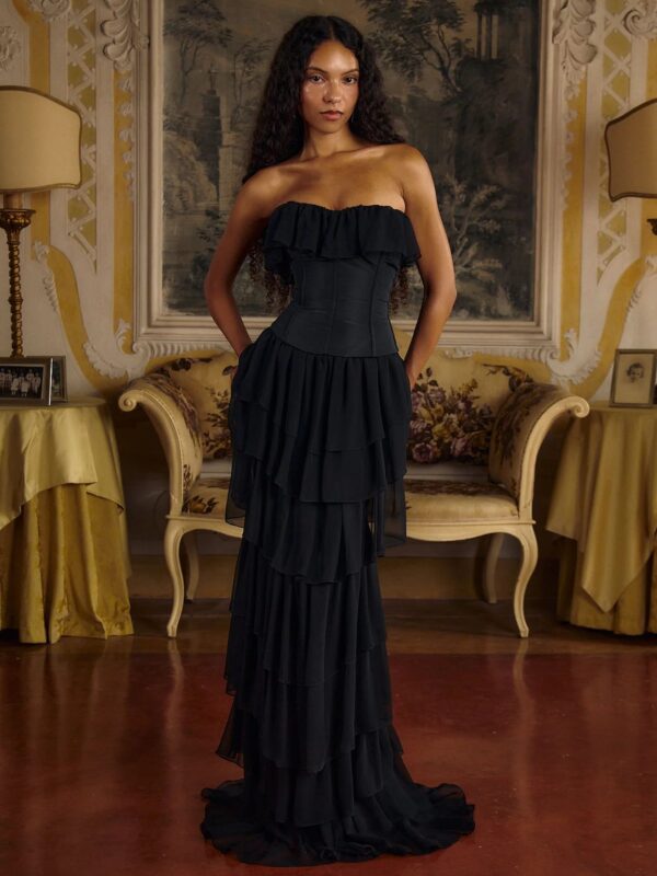 Rochie cu volănașe și corset