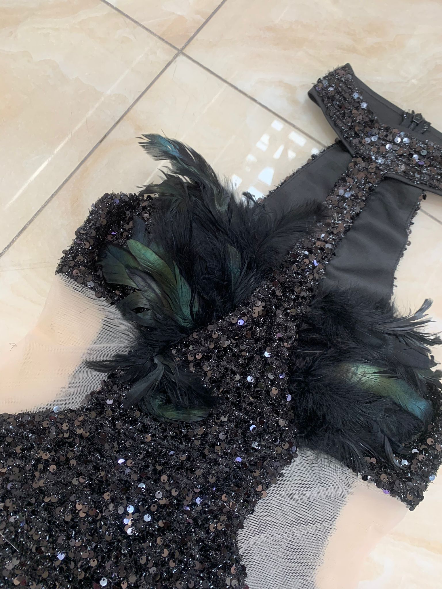 Rochie de ocazii cu pene si paiete - imagine 3