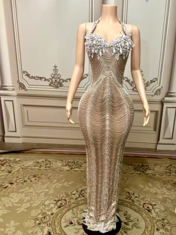 Rochie de ocazii încrustată cu pietre argintii