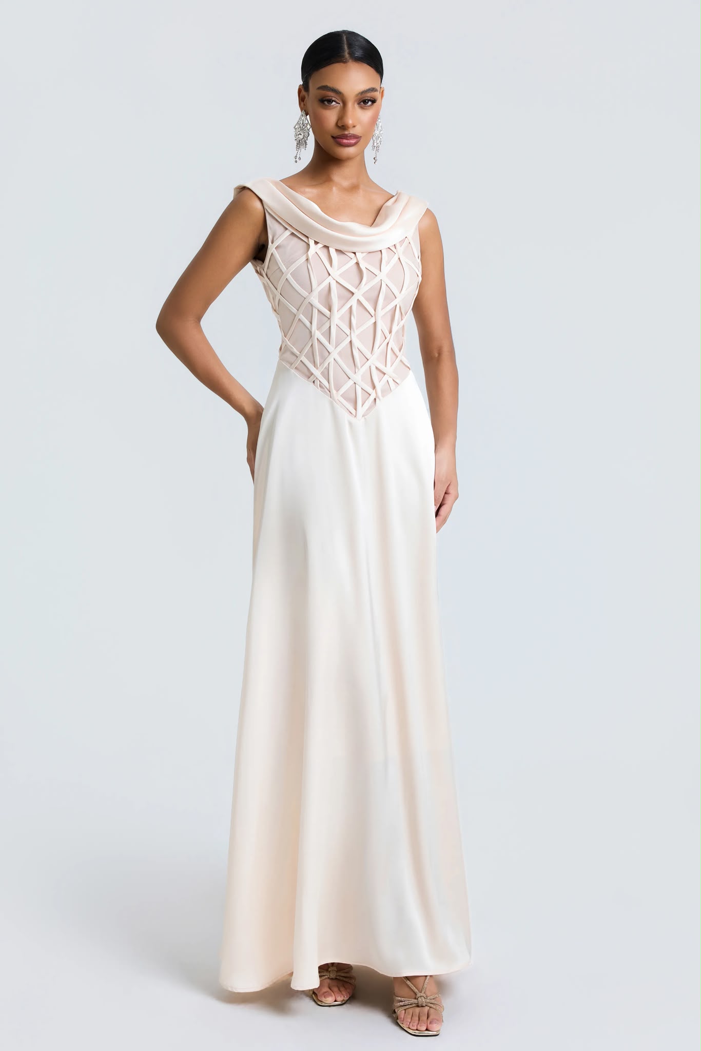 Rochie lunga cu detalii geometrice