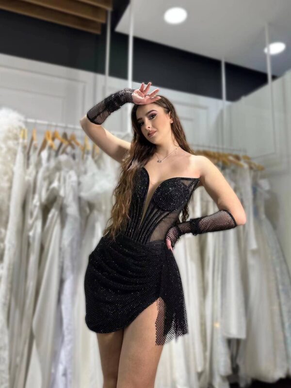 Rochie mini cu umerii goi