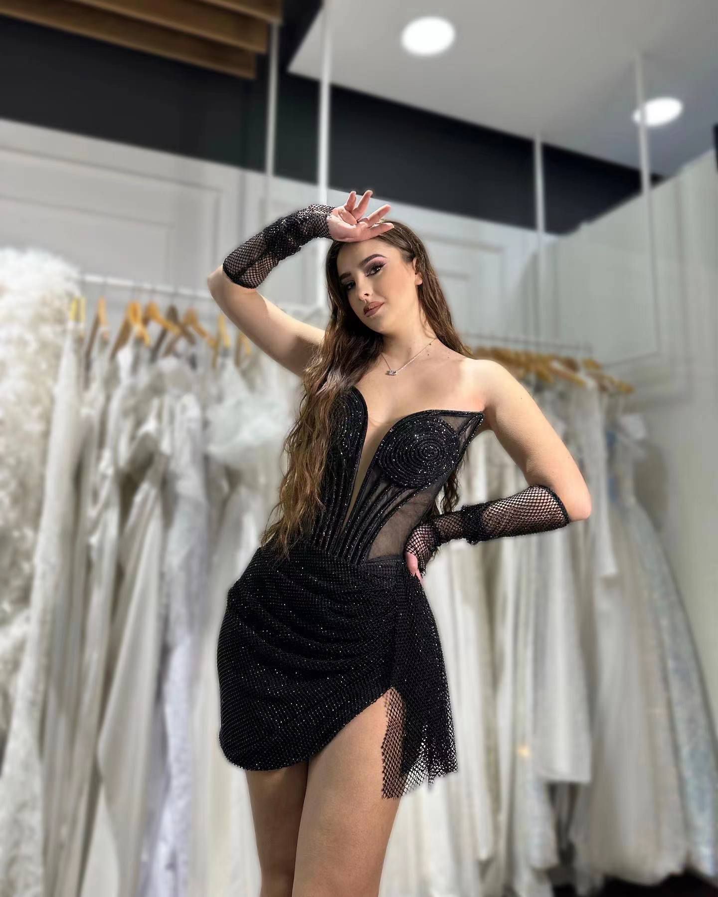 Rochie mini cu umerii goi