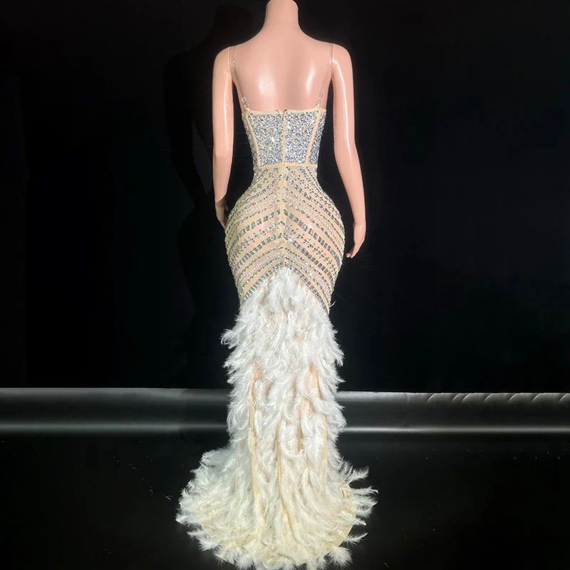 Rochie splendidă cu pene și detalii fine - imagine 4