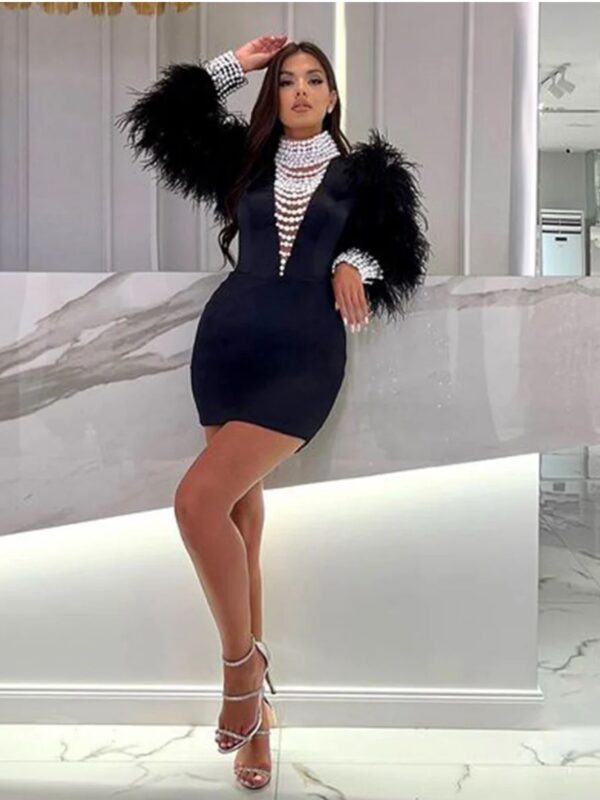 Rochie mini cu mărgele si mâneci din puf