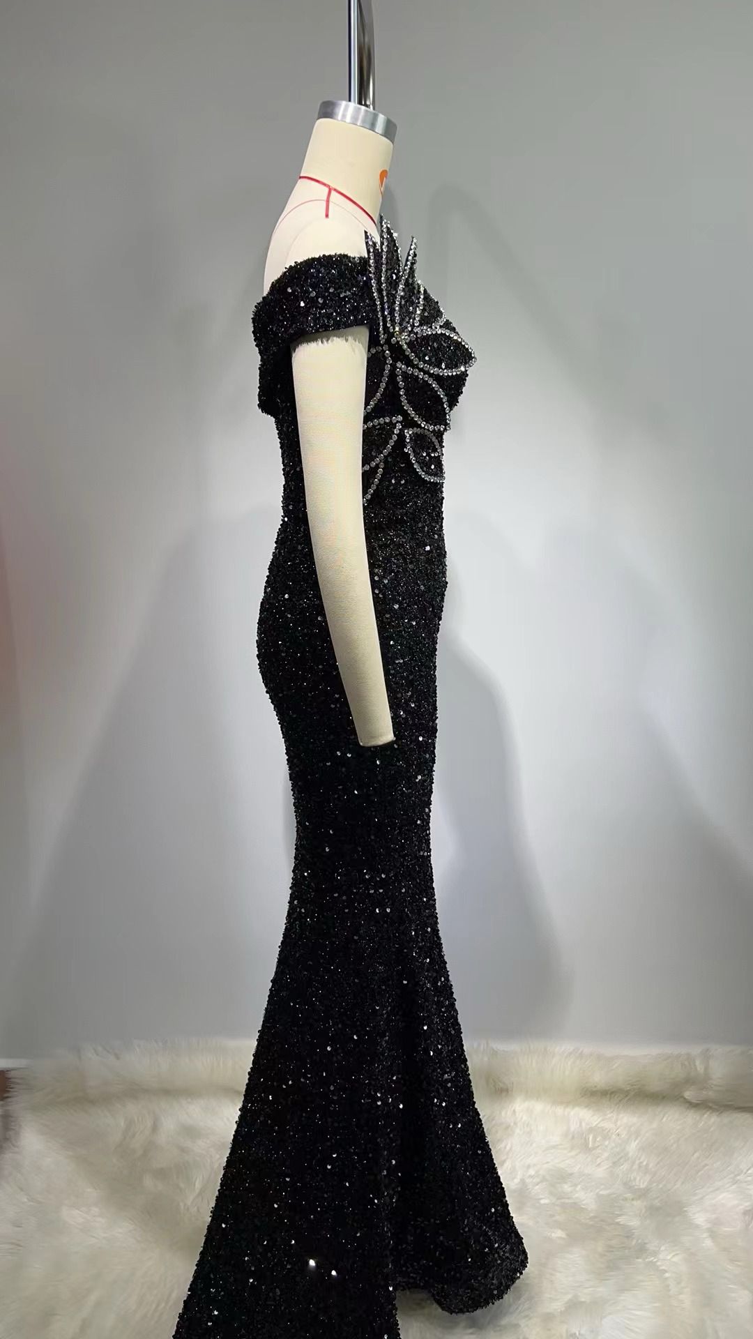 Rochie neagră sexy din paiete - imagine 3