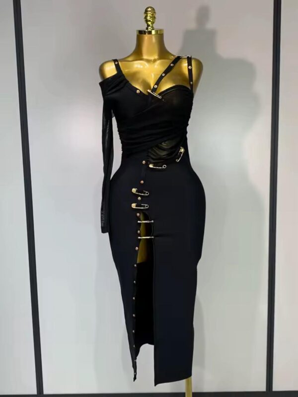 Rochie neagră chic
