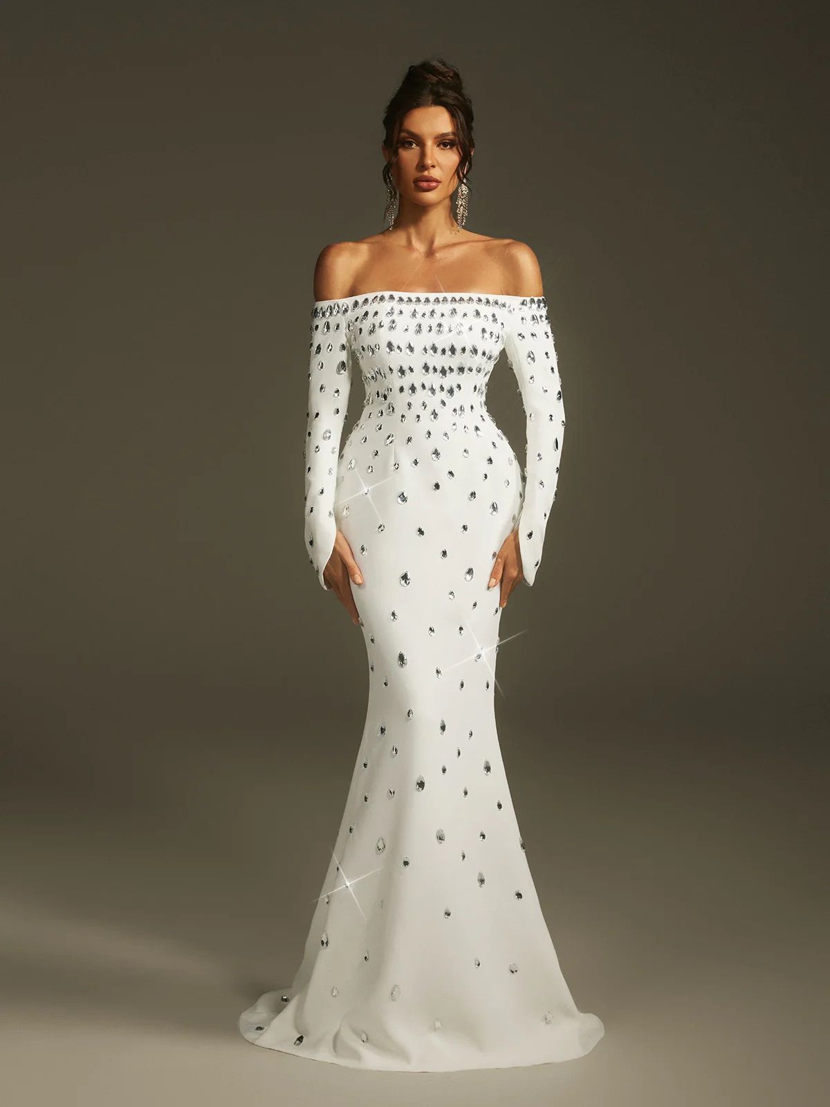 Rochie albă stil sirenă cu pietre argintii - imagine 3