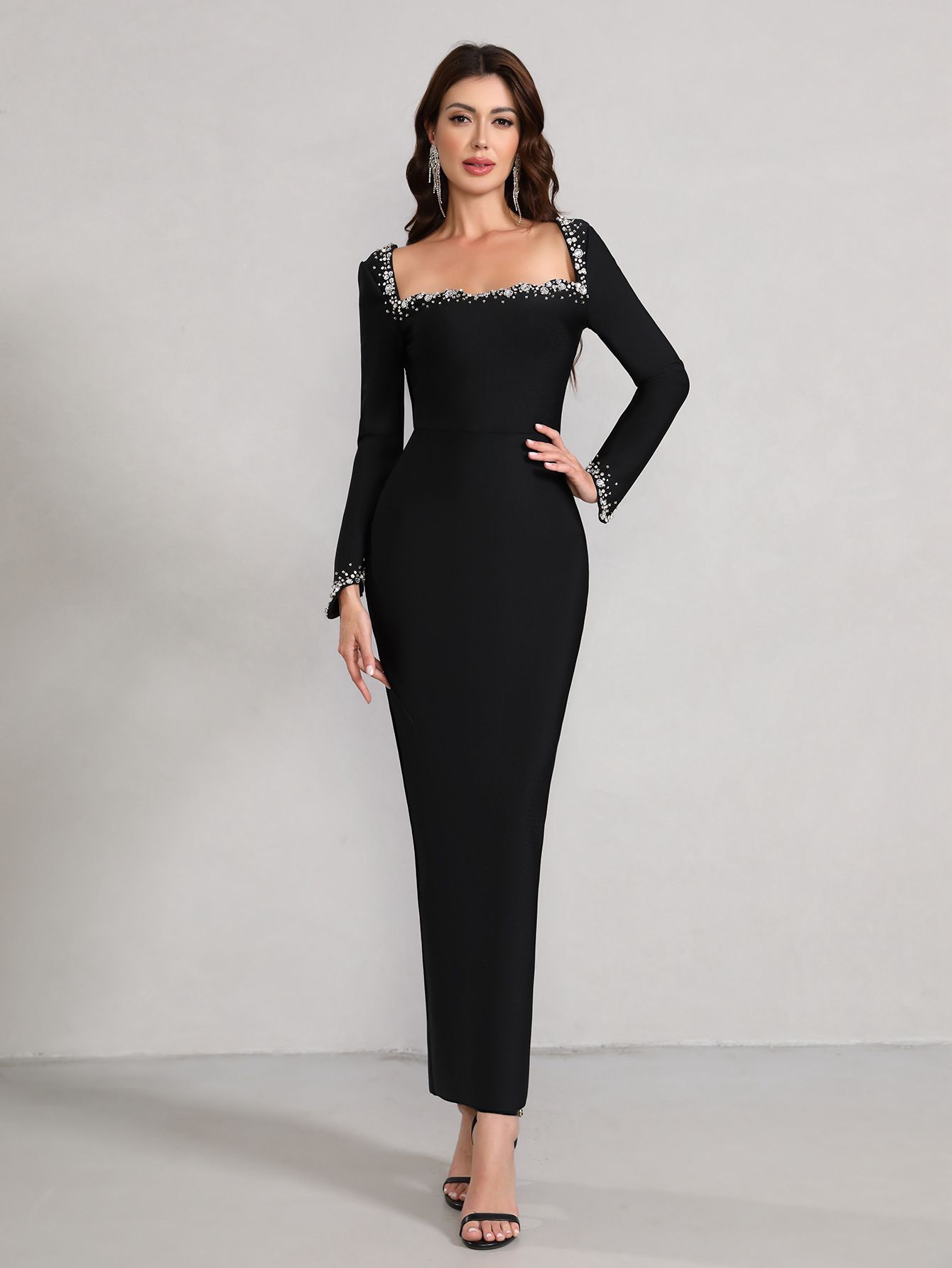 Rochie mulată cu pietre