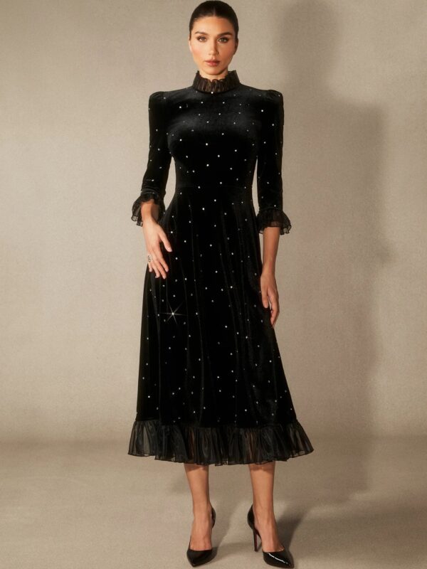 Rochie neagră din catifea cu ștrasuri