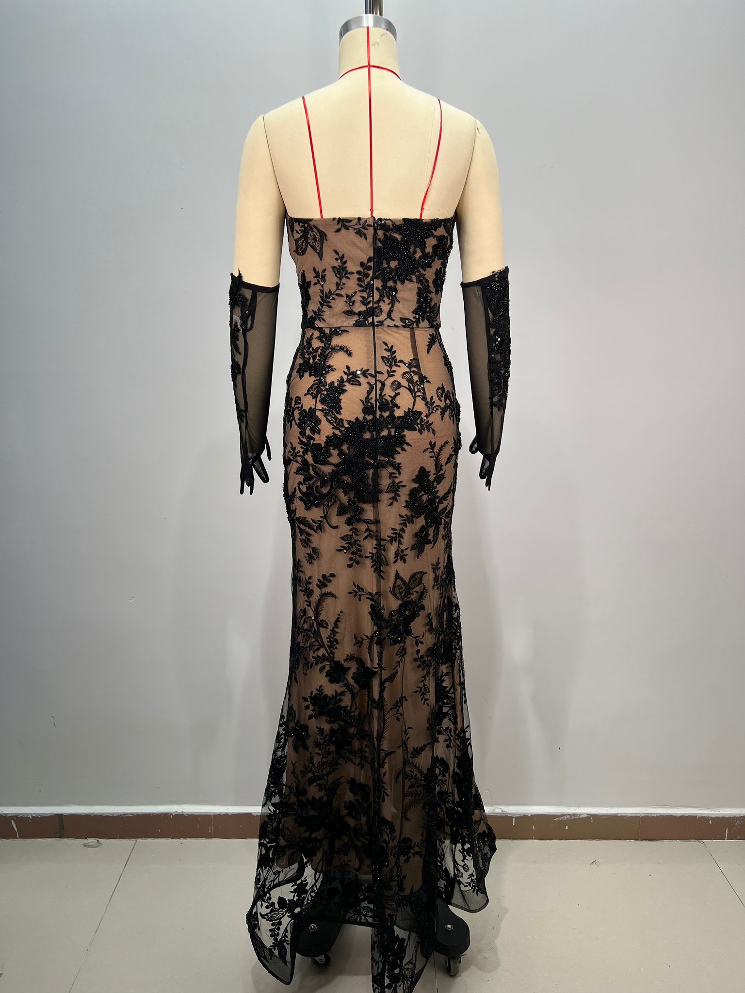 Rochie semi-transparentă cu decorațiuni florale - imagine 2