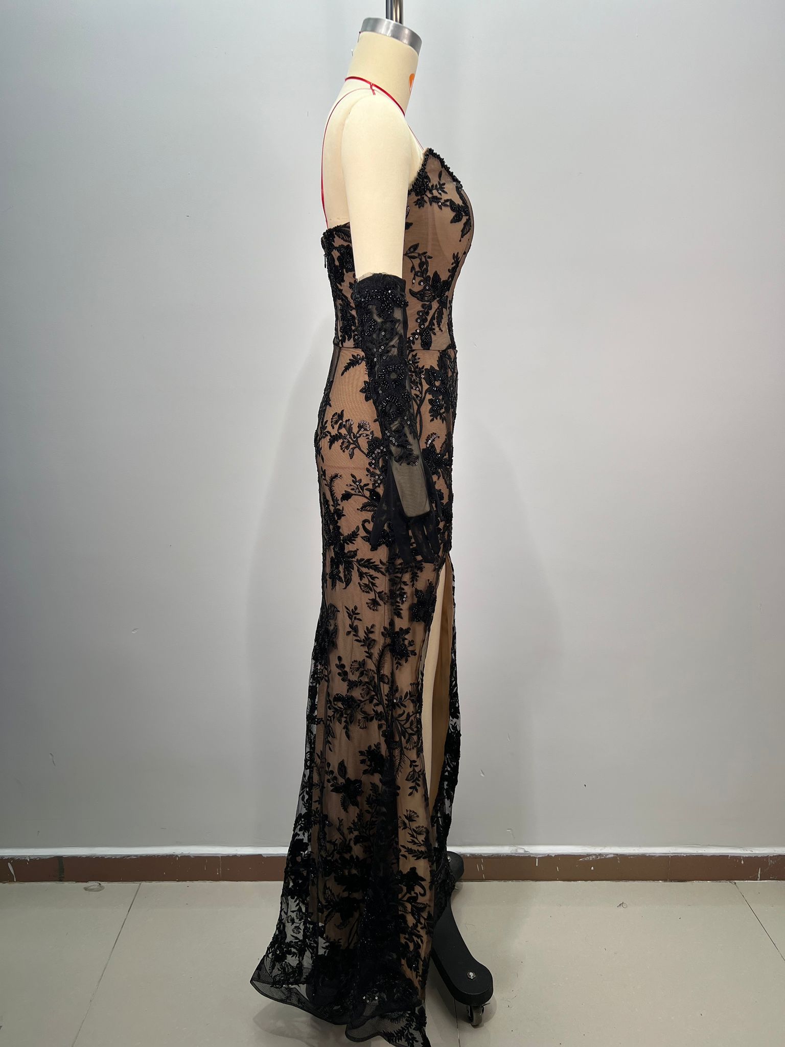 Rochie semi-transparentă cu decorațiuni florale - imagine 5