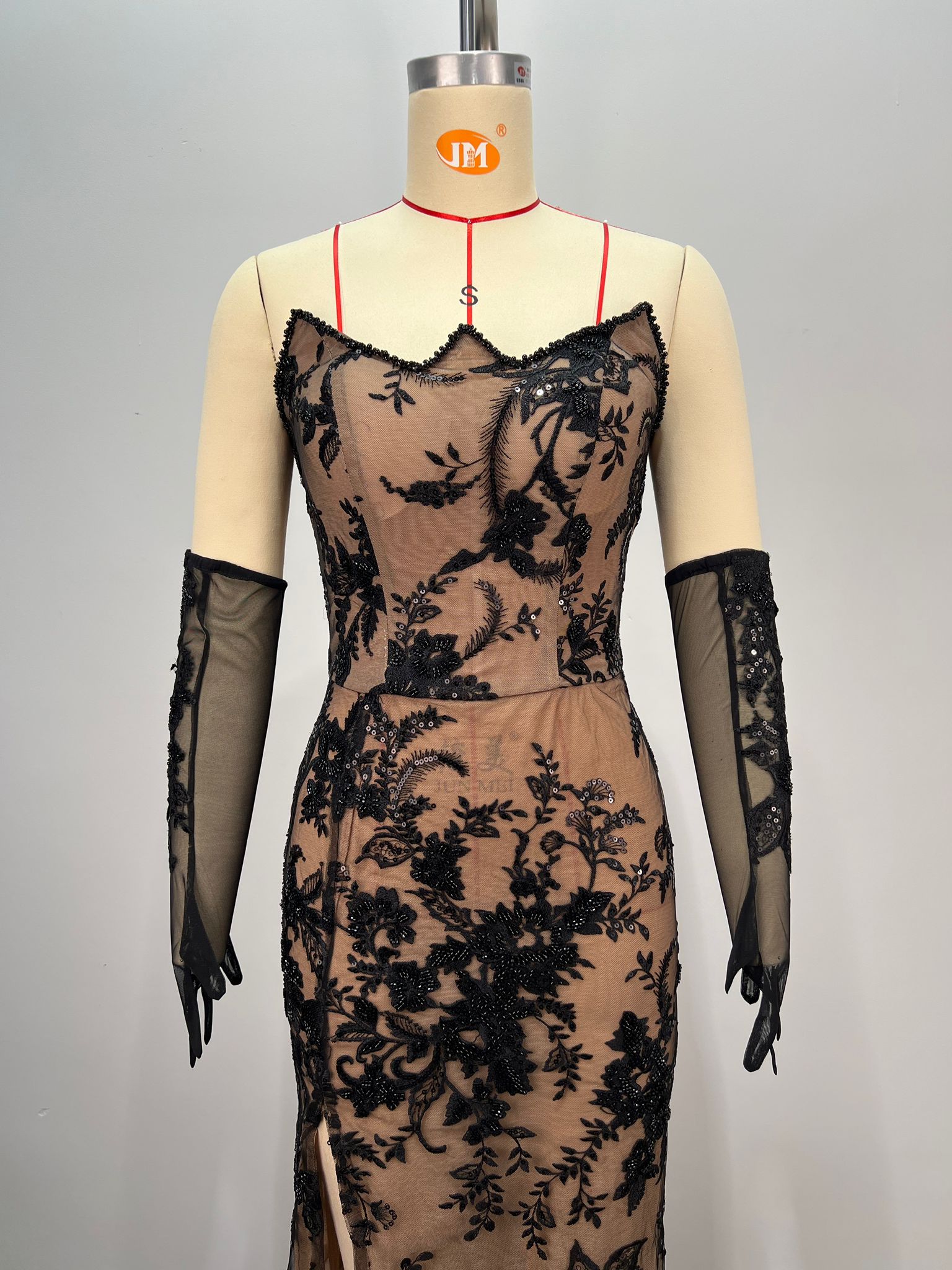 Rochie semi-transparentă cu decorațiuni florale - imagine 4