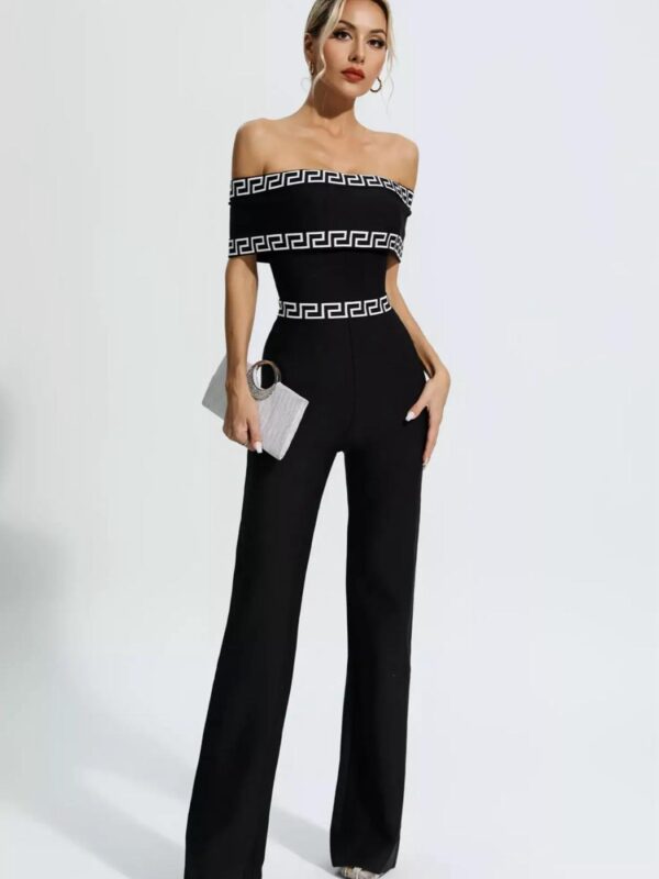 Salopetă neagră cu detalii albe