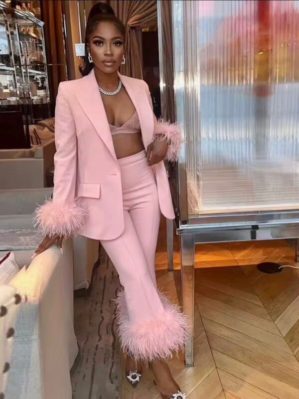 Costum super elegant cu puf