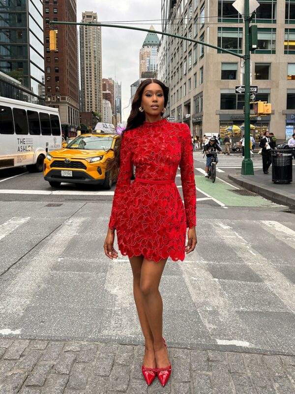 Rochie mini din dantelă roșie