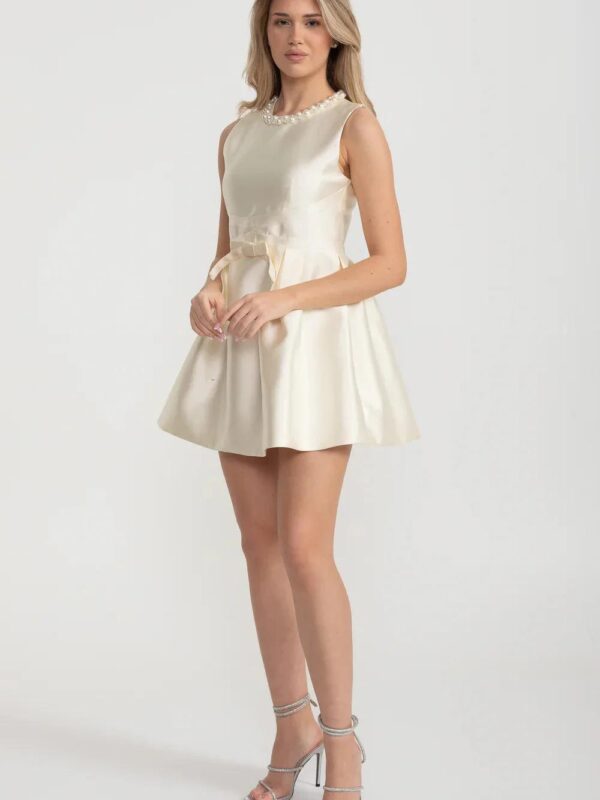 Rochie scurtă elegantă perlată