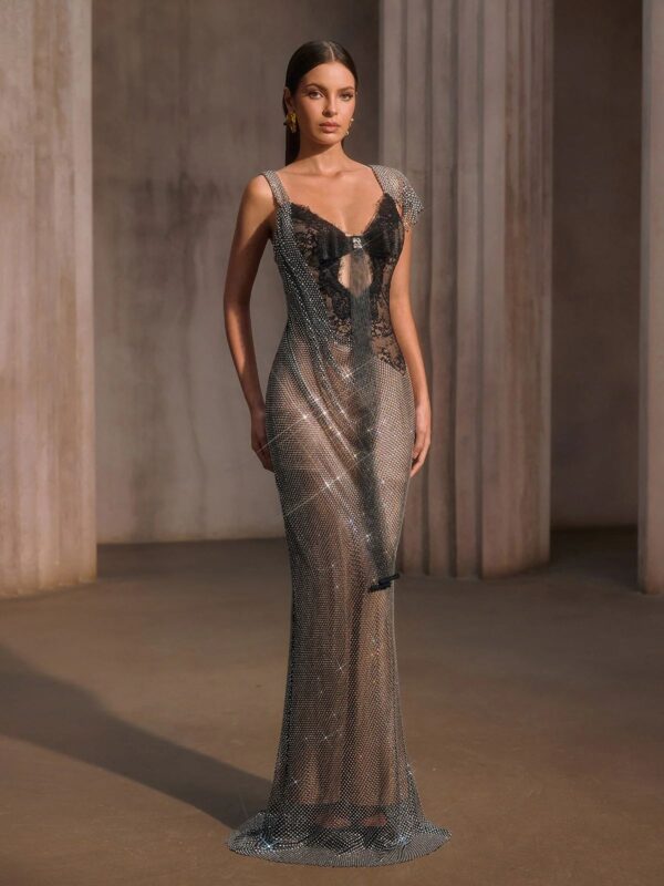 Rochie de seară lungă din plasă metalică cu aplicații de dantelă