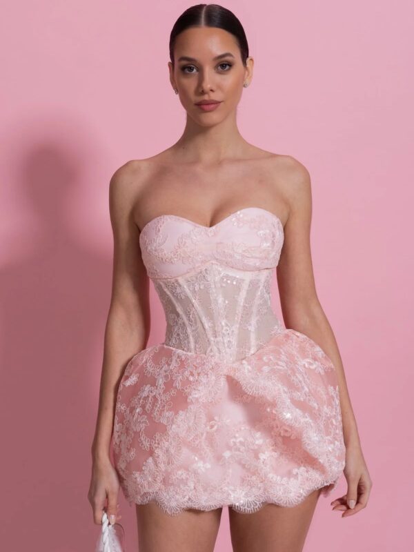 Rochie mini tip corset cu broderie și pantaloni scurți integrați