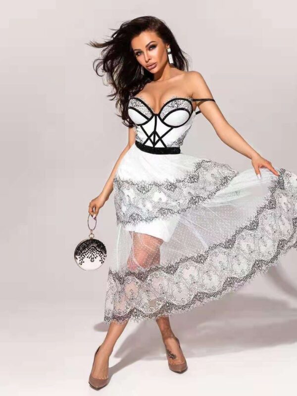 Rochie Midi cu Dantelă Neagră și Inserții din Tulle