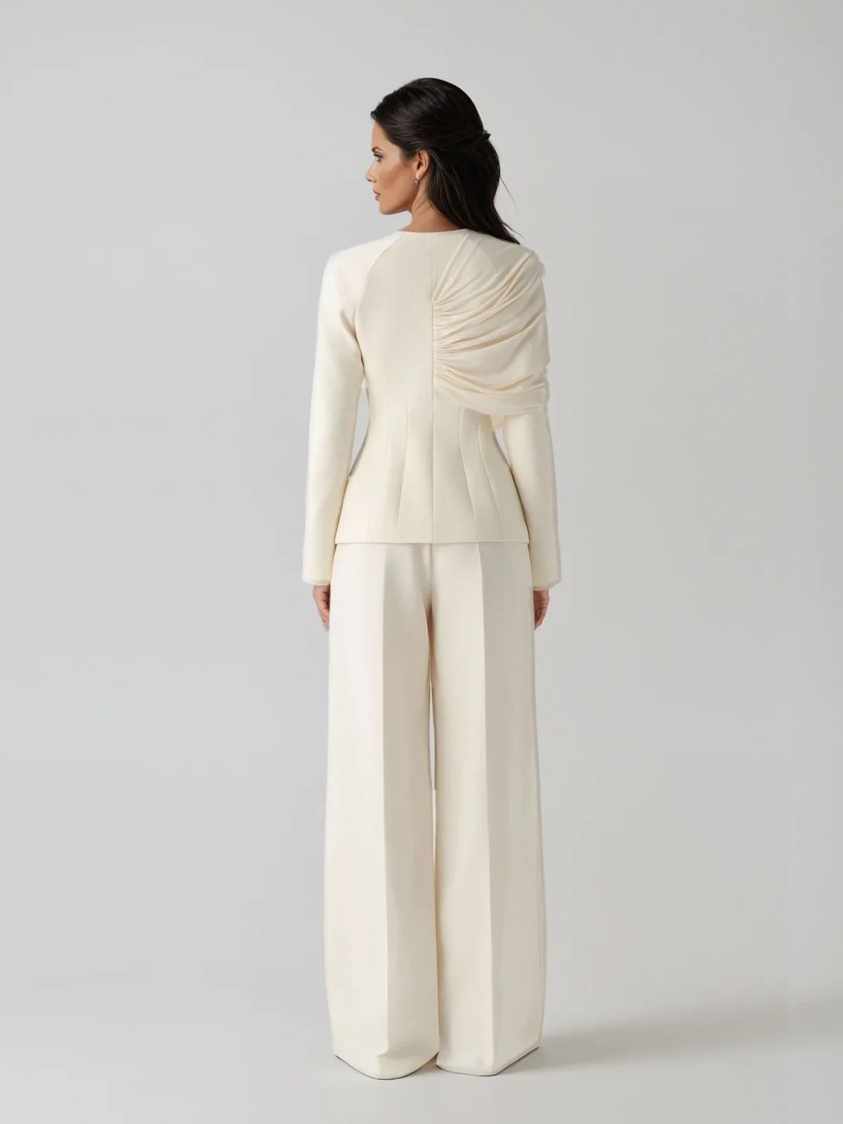 Costum elegant din două piese - imagine 4