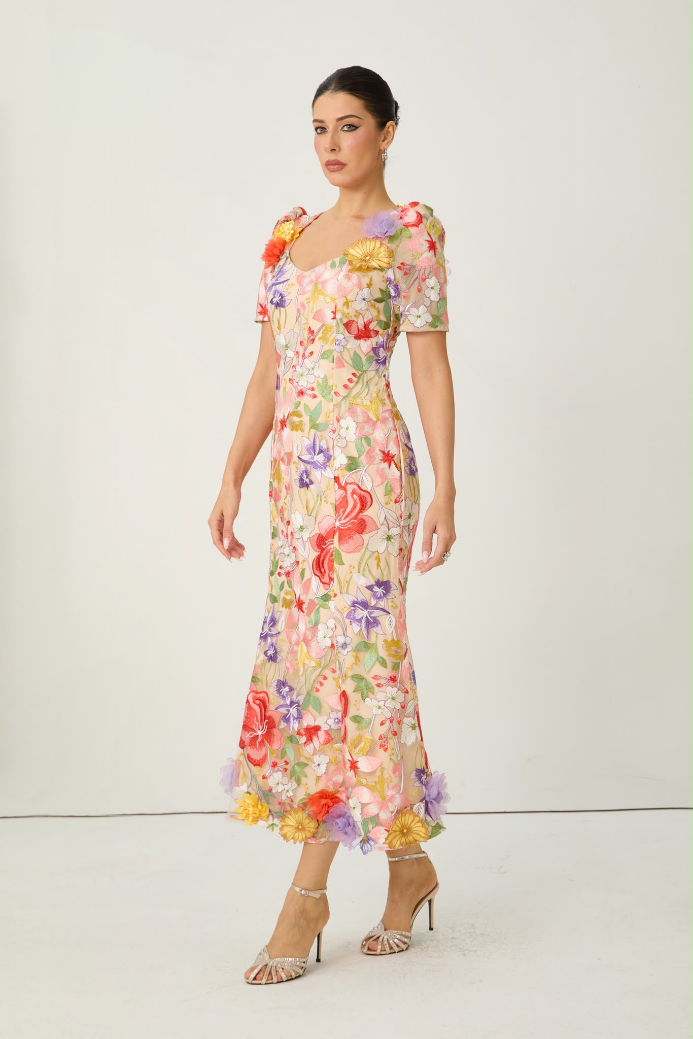Rochie midi nude din tull brodat cu flori