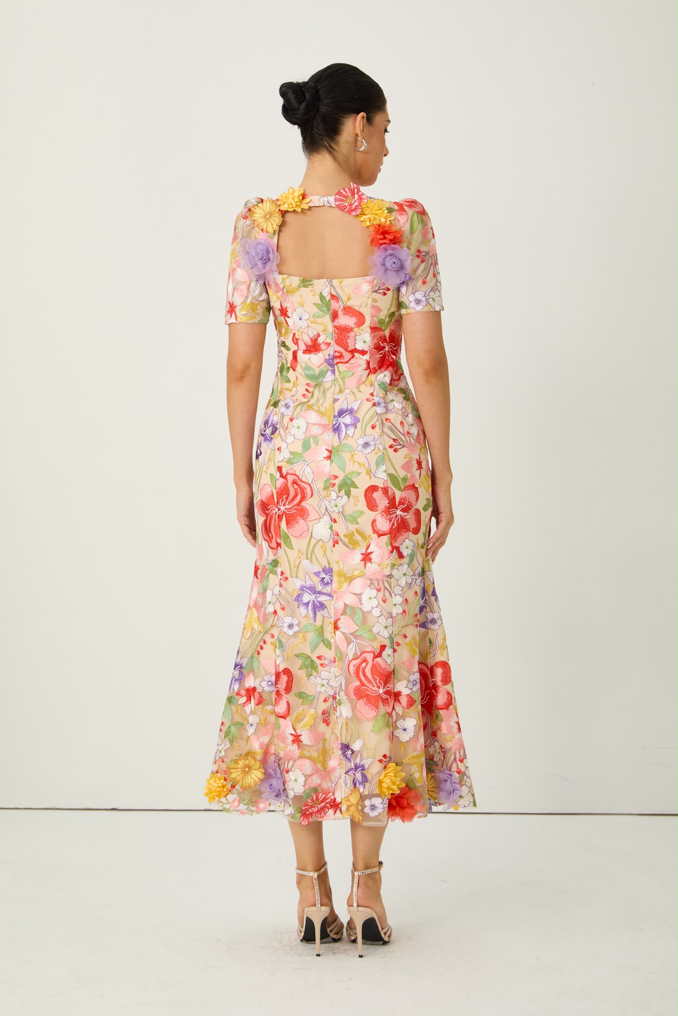 Rochie midi nude din tull brodat cu flori - imagine 5